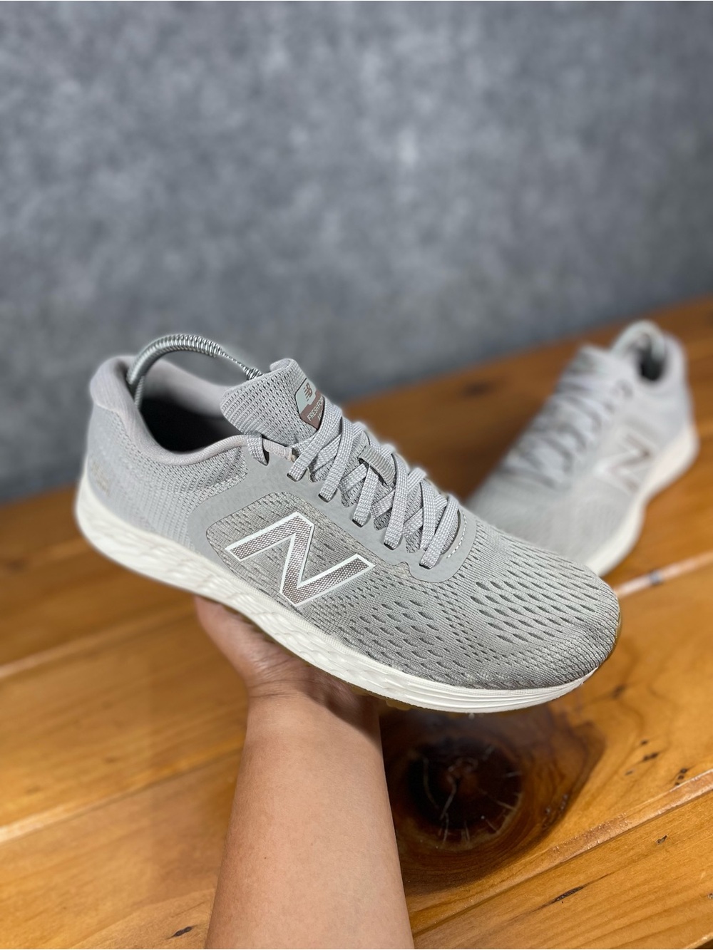 New Balance Fresh Foam Arishi V2 Womens 9.5 B Gray White Running Shoes Sneakers - Picture 16 of 16